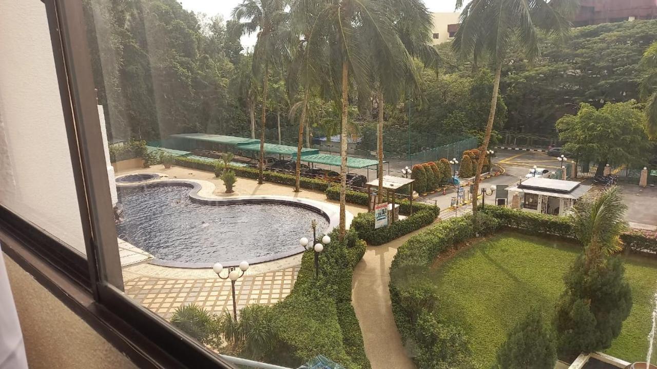 バツーフェリンギビーチSeaput Srisayangアパートメント エクステリア 写真